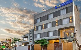 Fabhotel The White Moon